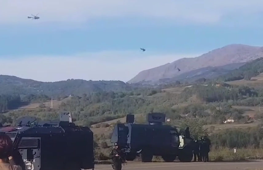 Tre helikopterë të ushtrisë serbe fluturojnë afër Jarinjës