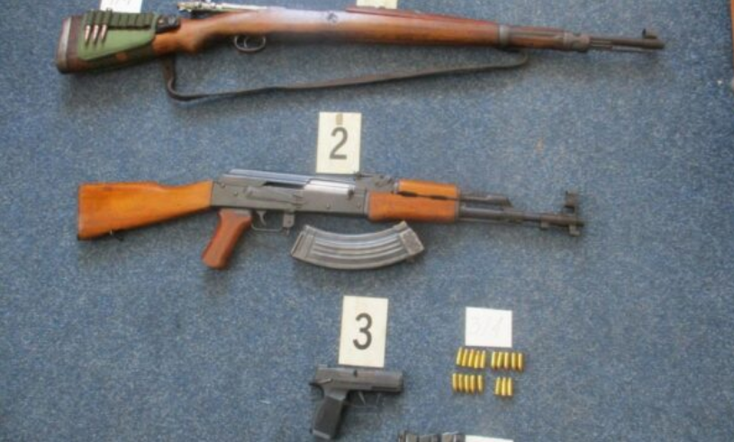 Sekuestrohen armë në dy lokacione në Gjakovë  Policia jep detaje