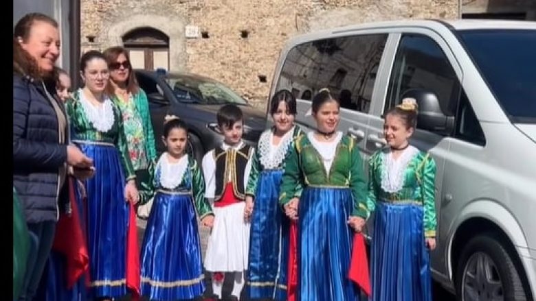 Gërvalla pritet në një mënyrë të veçantë në Kalabri  fëmijët këndojnë në gjuhën shqipe